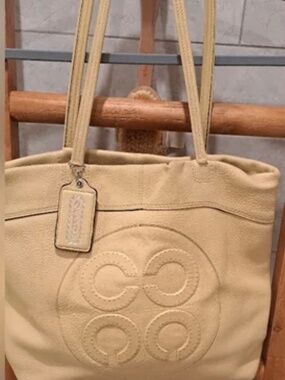 COACH Julia OP Art Yellow Pebbled Tote Bag 14967